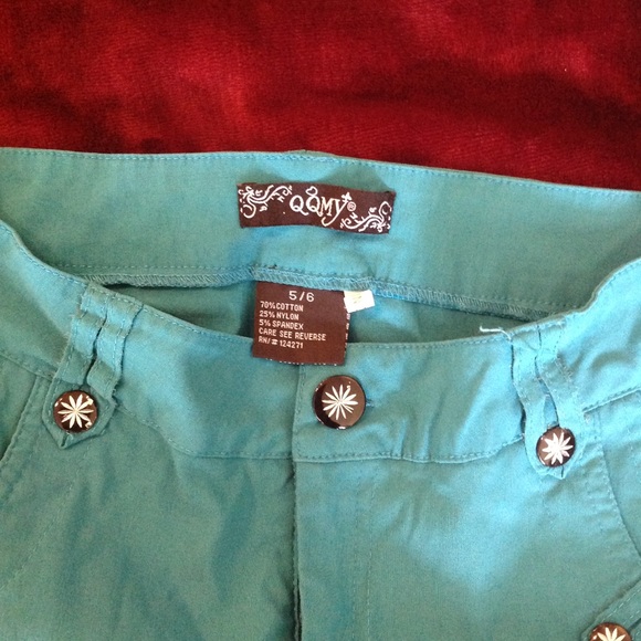 Shorts - Picture 3 of 3